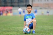 国内著名足球教练，塑造足球未来的领航者